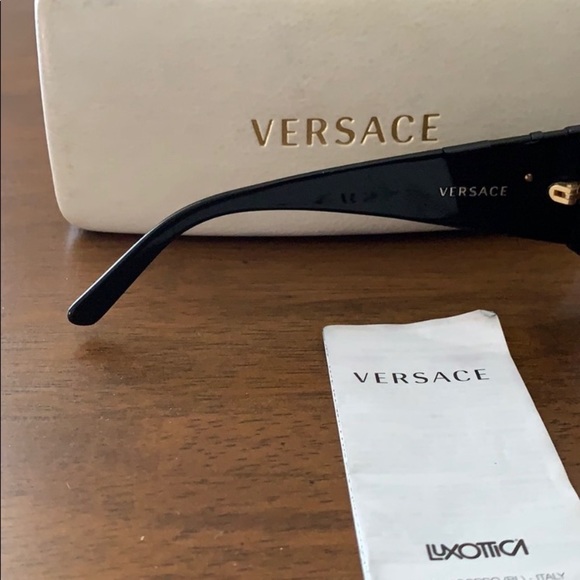 VERSACE ties with a bow sunglasses - Picture 4 of 8